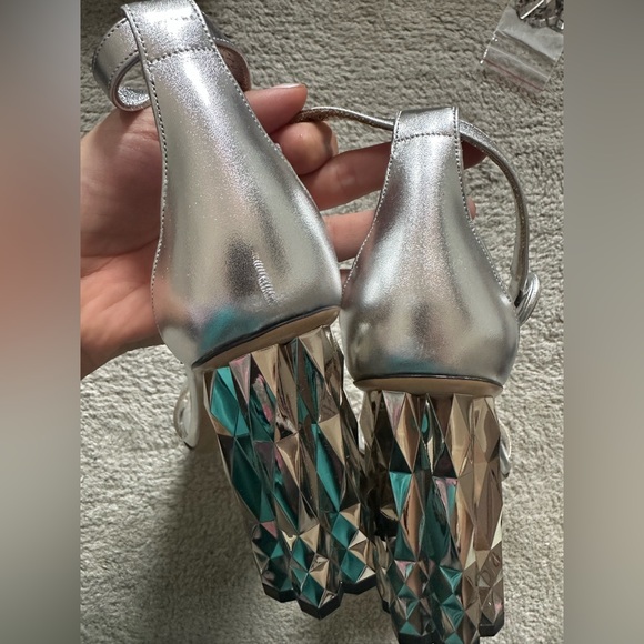 NIB SALVATORE FERRAGAMO Azalea Silver Metallic-Heel Leather Sandals 105 size 6.5 - Picture 5 of 9